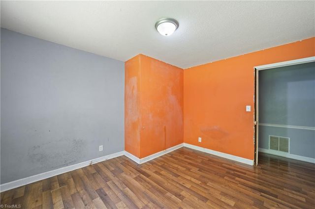 430 Flyntvalley Drive, Winston-salem, NC 27104