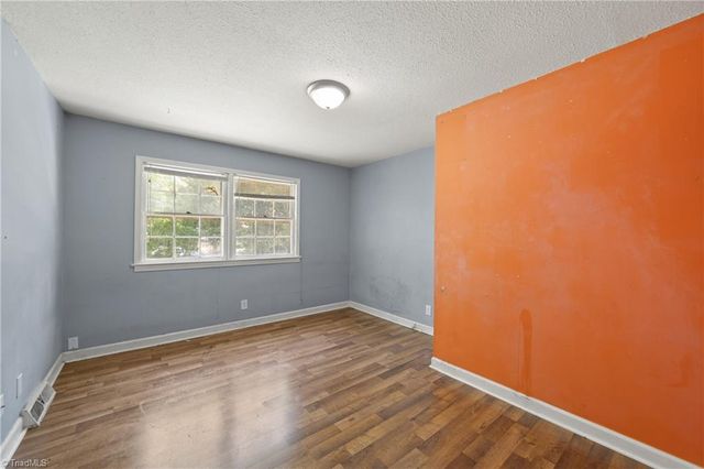 430 Flyntvalley Drive, Winston-salem, NC 27104