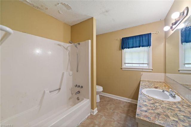430 Flyntvalley Drive, Winston-salem, NC 27104