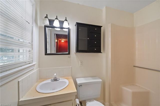 430 Flyntvalley Drive, Winston-salem, NC 27104