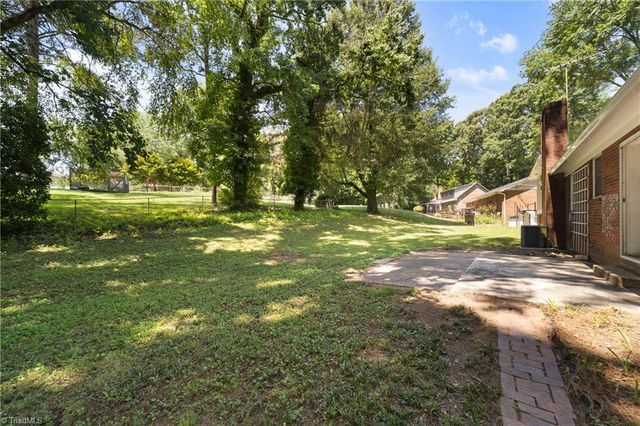 430 Flyntvalley Drive, Winston-salem, NC 27104