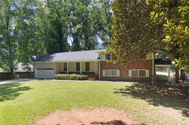 430 Flyntvalley Drive, Winston-salem, NC 27104