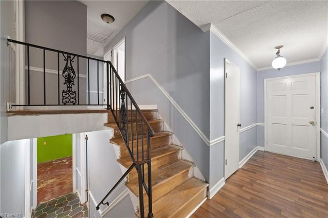 430 Flyntvalley Drive, Winston-salem, NC 27104