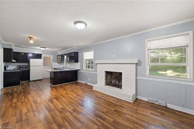 430 Flyntvalley Drive, Winston-salem, NC 27104