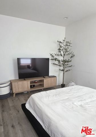 1014 S Stanley Avenue, Los Angeles, CA 90019