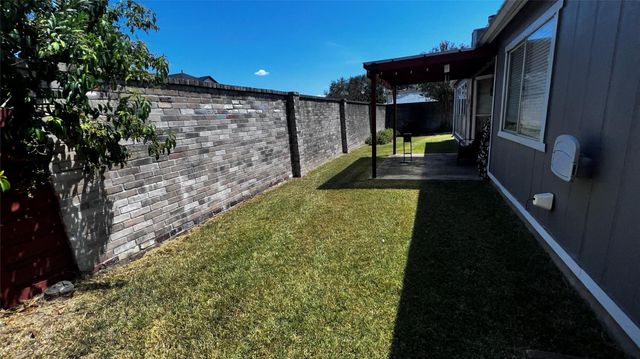 8210 Twin Tree Lane, Houston, TX 77071