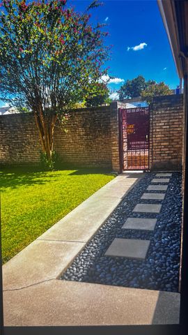 8210 Twin Tree Lane, Houston, TX 77071