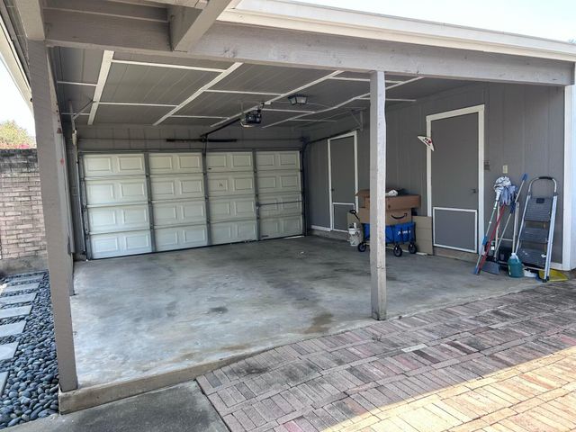 8210 Twin Tree Lane, Houston, TX 77071