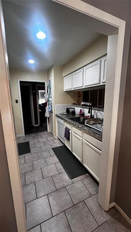8210 Twin Tree Lane, Houston, TX 77071