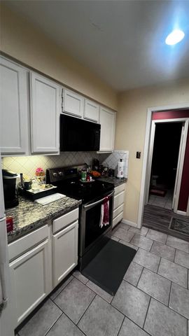 8210 Twin Tree Lane, Houston, TX 77071