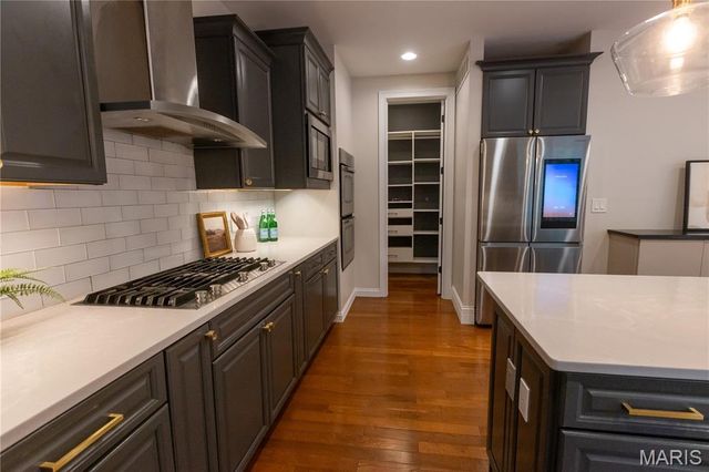 220 Woodcliffe Place Drive, Chesterfield, MO 63005