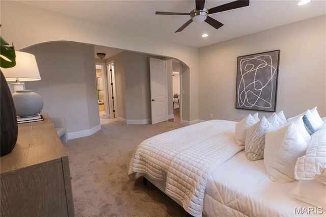 220 Woodcliffe Place Drive, Chesterfield, MO 63005