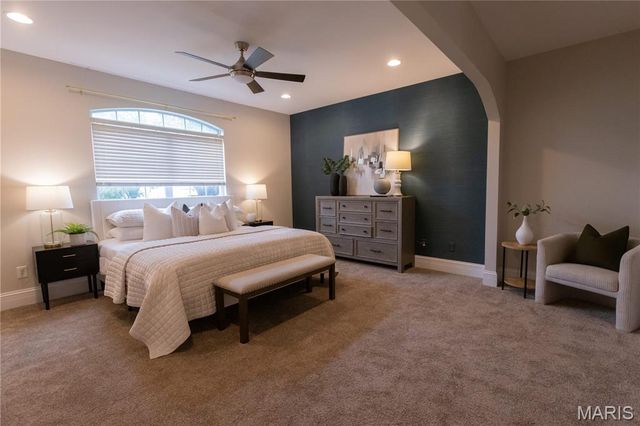 220 Woodcliffe Place Drive, Chesterfield, MO 63005