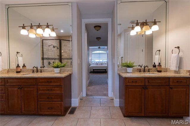 220 Woodcliffe Place Drive, Chesterfield, MO 63005