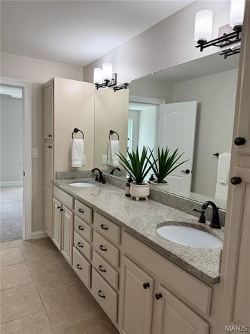220 Woodcliffe Place Drive, Chesterfield, MO 63005