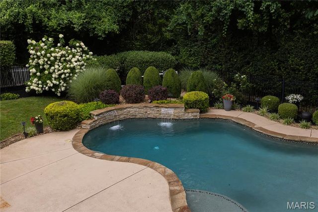 220 Woodcliffe Place Drive, Chesterfield, MO 63005
