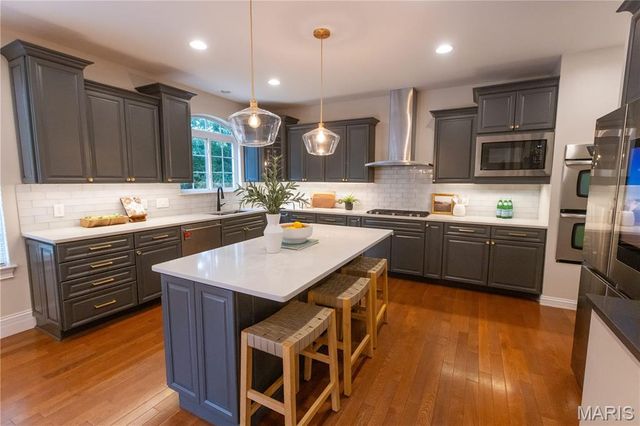 220 Woodcliffe Place Drive, Chesterfield, MO 63005