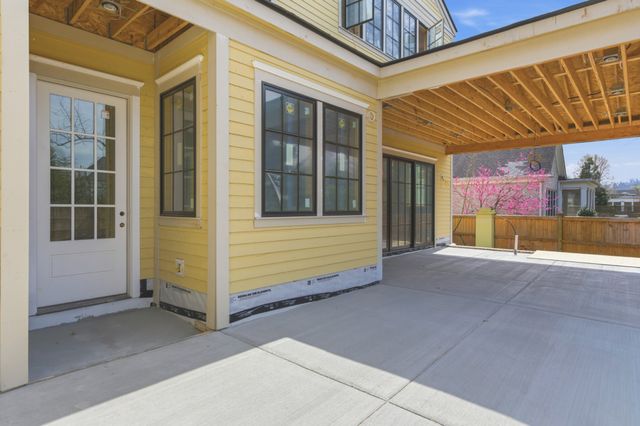 215 Page Rd, Nashville, TN 37205