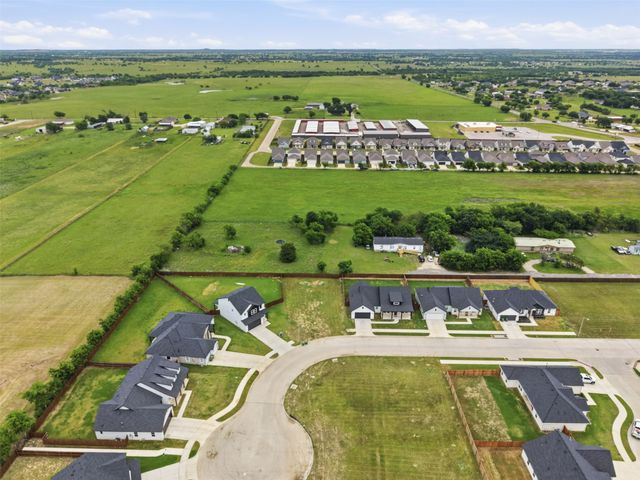 572 Highview Court, Godley, TX 76044