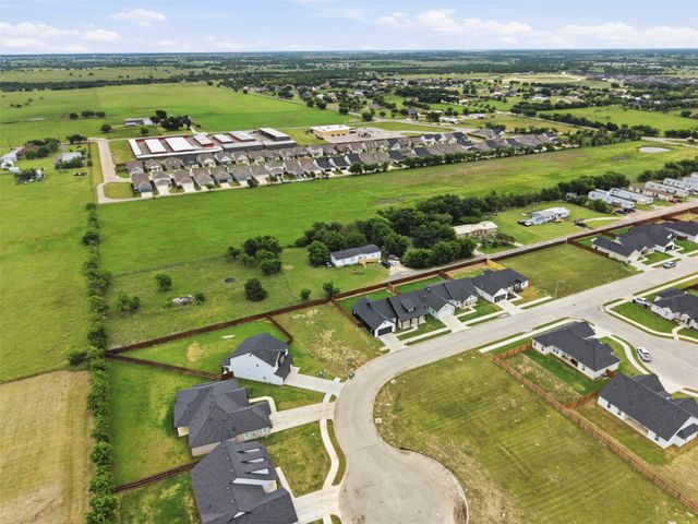 572 Highview Court, Godley, TX 76044