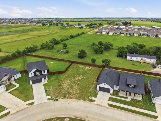 572 Highview Court, Godley, TX 76044