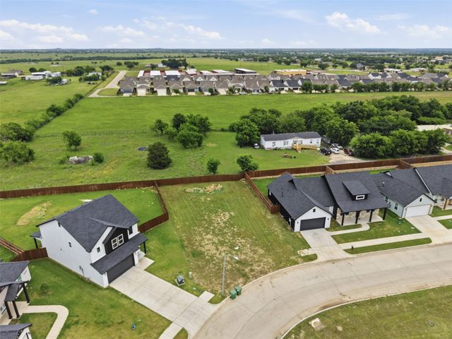 572 Highview Court, Godley, TX 76044