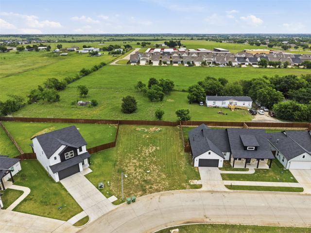 572 Highview Court, Godley, TX 76044