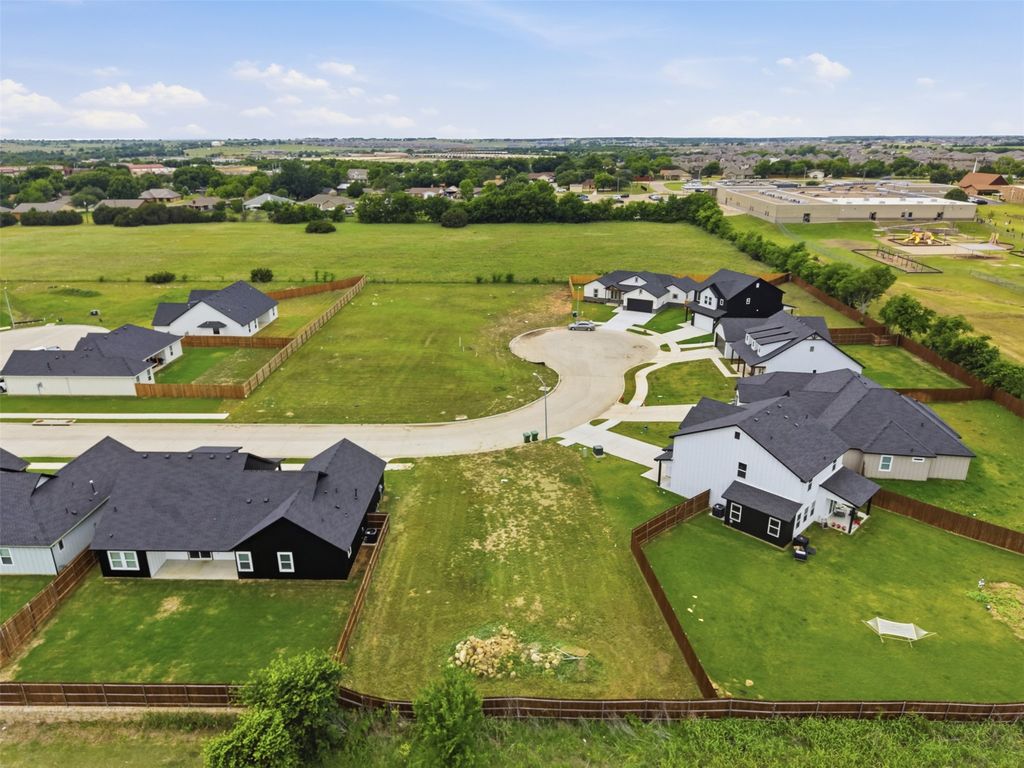 572 Highview Court, Godley, TX 76044