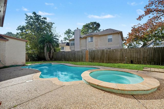 2304 Evergreen Drive, Pearland, TX 77581