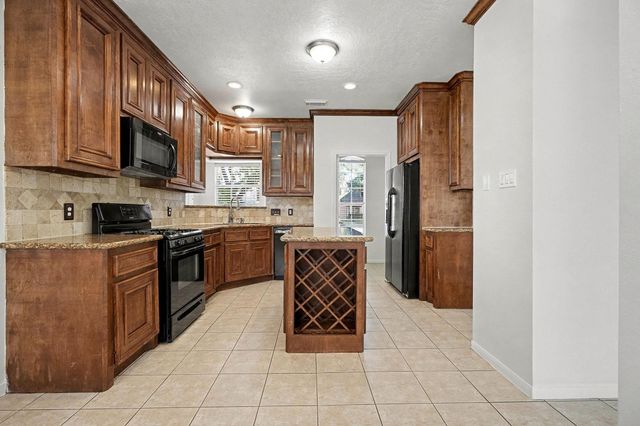 2304 Evergreen Drive, Pearland, TX 77581