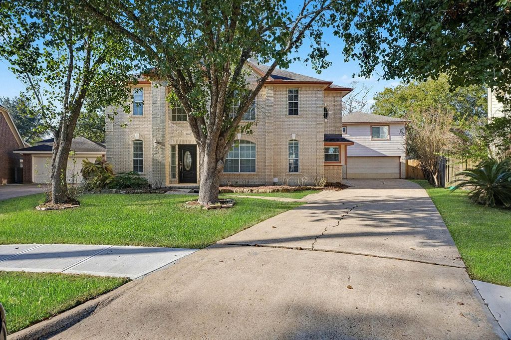 2304 Evergreen Drive, Pearland, TX 77581