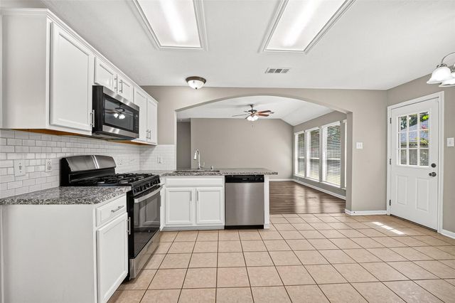 2902 Burgess Hill Court, Pearland, TX 77584