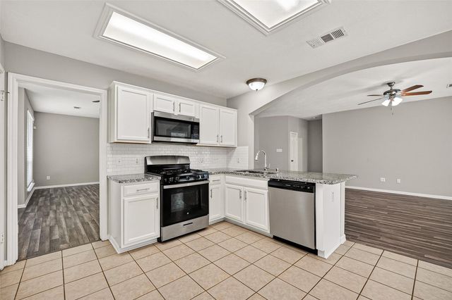 2902 Burgess Hill Court, Pearland, TX 77584