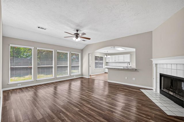 2902 Burgess Hill Court, Pearland, TX 77584