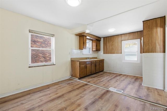 18947 Cherrylawn Street, Detroit, MI 48221