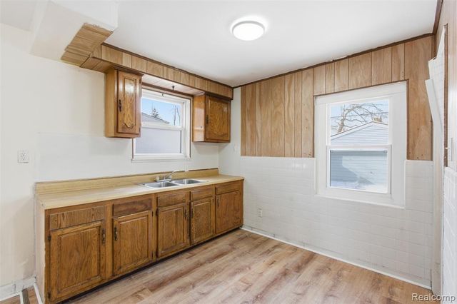 18947 Cherrylawn Street, Detroit, MI 48221