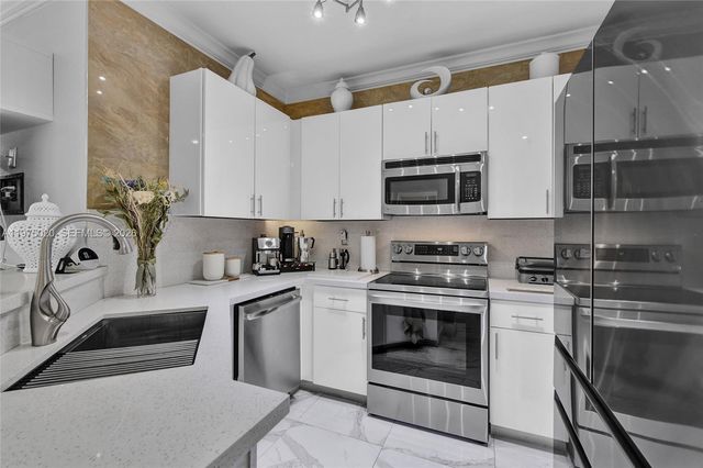 27546 SW 142nd Ave, Homestead, FL 33032