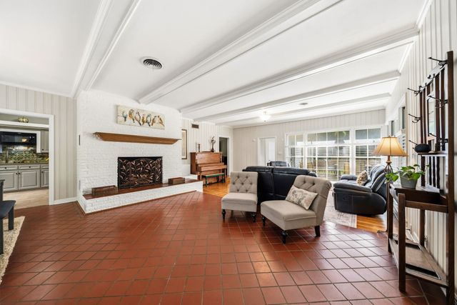 1110 E Park Drive, Hillsboro, TX 76645