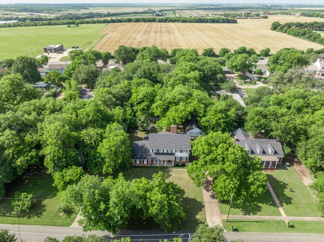 1110 E Park Drive, Hillsboro, TX 76645