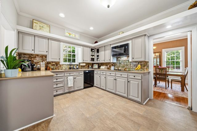 1110 E Park Drive, Hillsboro, TX 76645