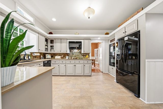 1110 E Park Drive, Hillsboro, TX 76645