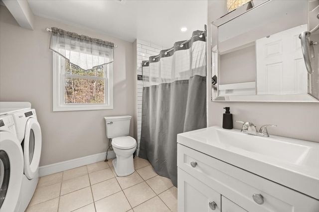402-402A Holmes St, Halifax, MA 02338