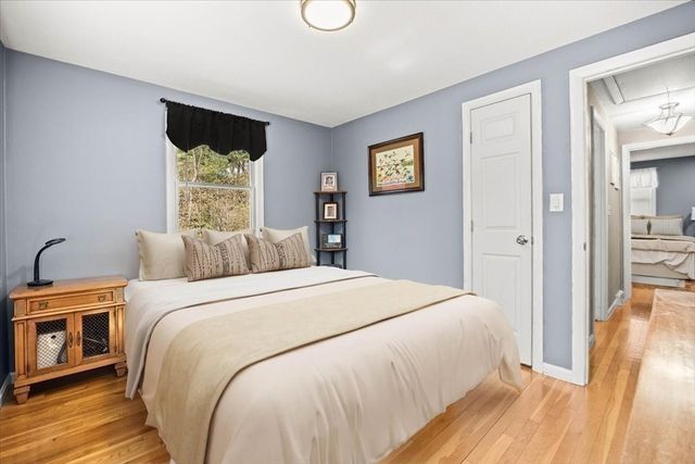 402-402A Holmes St, Halifax, MA 02338