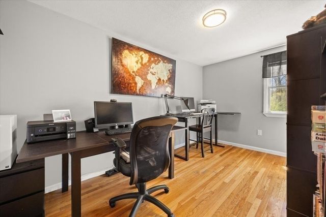 402-402A Holmes St, Halifax, MA 02338