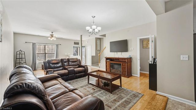 27 Arbor Hill Place, Mcleansville, NC 27301