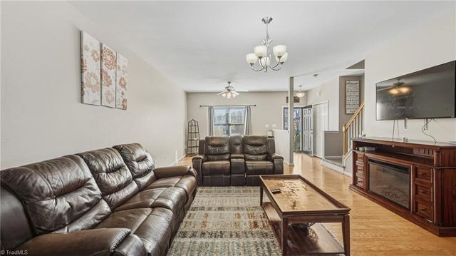 27 Arbor Hill Place, Mcleansville, NC 27301