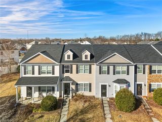 27 Arbor Hill Place, Mcleansville, NC 27301