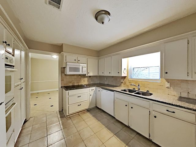 16395 Havenpark Drive, Houston, TX 77059