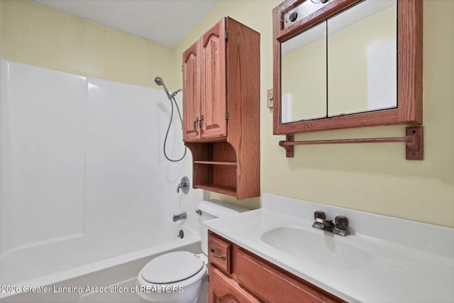 916 N Ainger Road, Charlotte, MI 48813