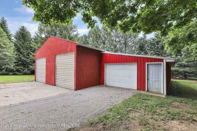 916 N Ainger Road, Charlotte, MI 48813